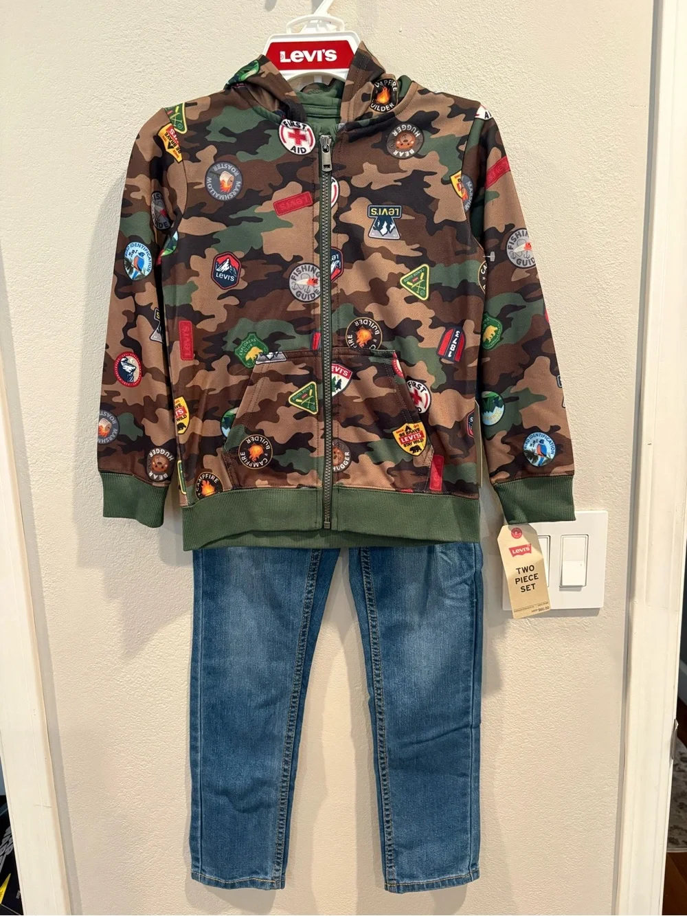 Levi’s Boy’s 2-piece Set Included Camo Full-Zip Hoodie and Blue Jeans Size L 6/7